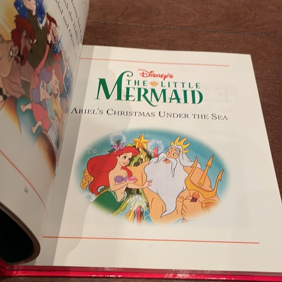 NEW Disney’s Christmas Storybook - Picture 6 of 6